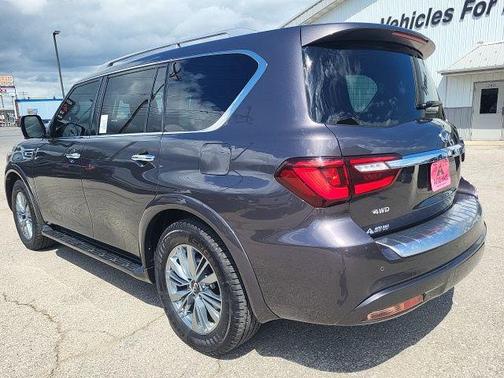 2022 INFINITI QX80 Luxe