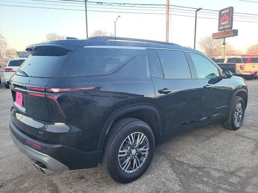 2024 Chevrolet Traverse LT