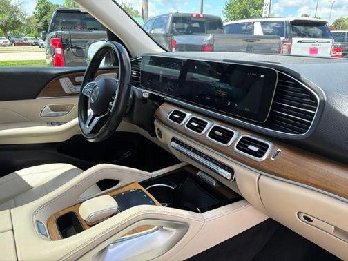 White 2022 Mercedes-Benz GLE 350 4MATIC