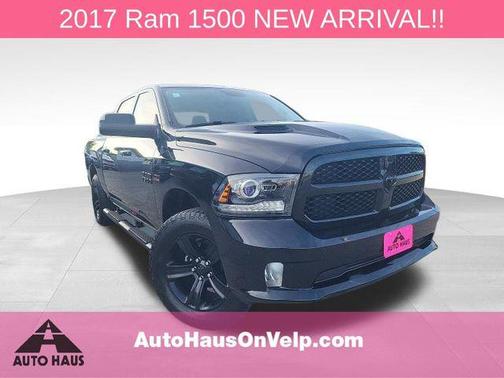 Brilliant Black Crystal Pearlcoat 2017 RAM 1500 Night Crew Cab 4x4 5'7' Box