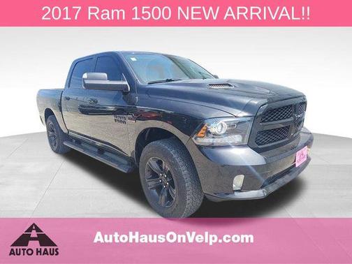 Brilliant Black Crystal Pearlcoat 2017 RAM 1500 Night Crew Cab 4x4 5'7' Box