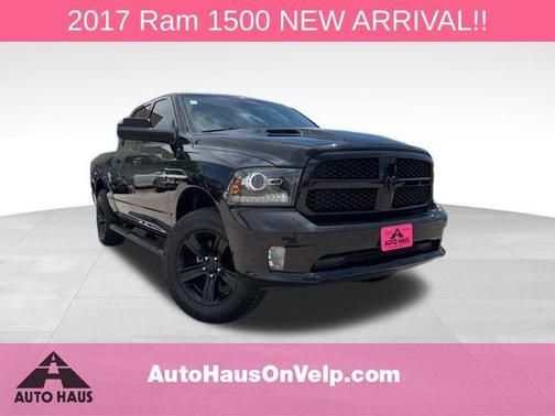 Brilliant Black Crystal Pearlcoat 2017 RAM 1500 Night Crew Cab 4x4 5'7' Box