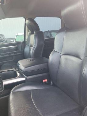 Brilliant Black Crystal Pearlcoat 2017 RAM 1500 Night Crew Cab 4x4 5'7' Box