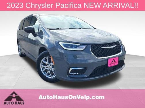 Ceramic Gray Clearcoat 2023 Chrysler Pacifica Touring L