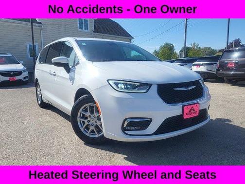 Bright White Clearcoat 2023 Chrysler Pacifica Touring L