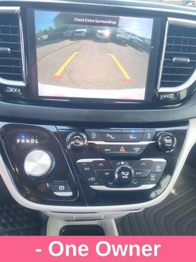 Bright White Clearcoat 2023 Chrysler Pacifica Touring L