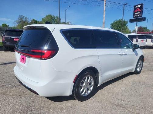 Bright White Clearcoat 2023 Chrysler Pacifica Touring L
