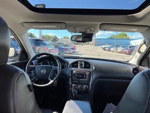 Photo 5 of 28 of 2017 Buick Enclave Premium