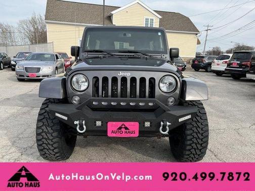 Photo 4 of 34 of 2014 Jeep Wrangler Unlimited Sahara