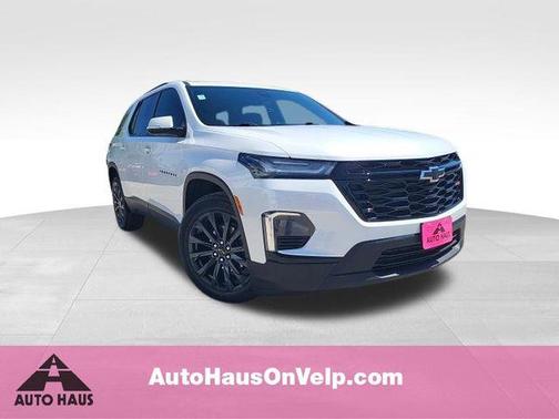 Summit White 2023 Chevrolet Traverse RS