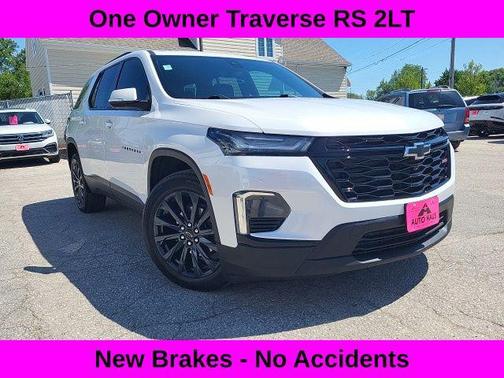 Summit White 2023 Chevrolet Traverse RS