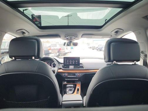 Glacier White Metallic 2022 Audi Q5 45 S line Premium Plus