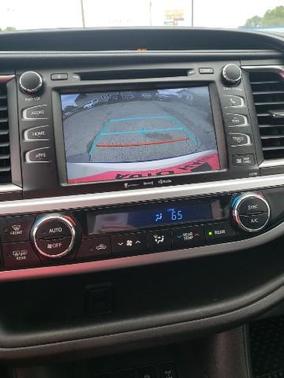 Photo 4 of 7 of 2019 Toyota Highlander SE