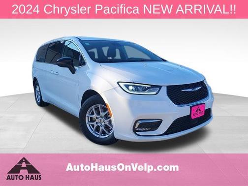 Bright White Clearcoat 2024 Chrysler Pacifica Touring L