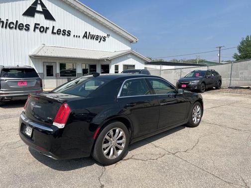 2016 Chrysler 300 Limited