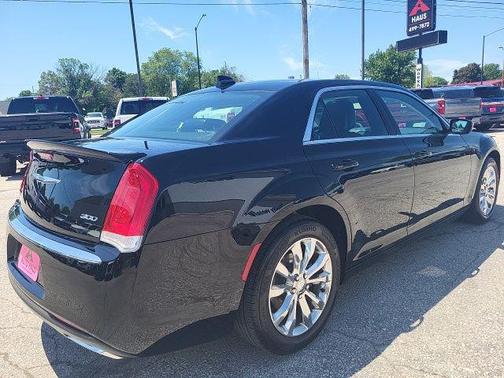2016 Chrysler 300 Limited