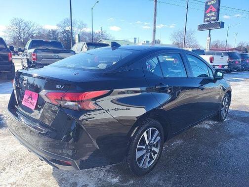 2023 Nissan Versa 1.6 SV