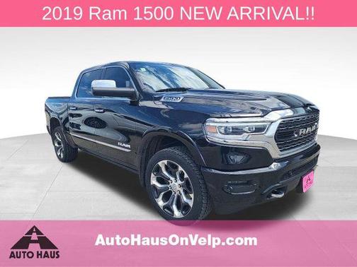 Diamond Black Crystal Pearlcoat 2019 RAM 1500 Limited