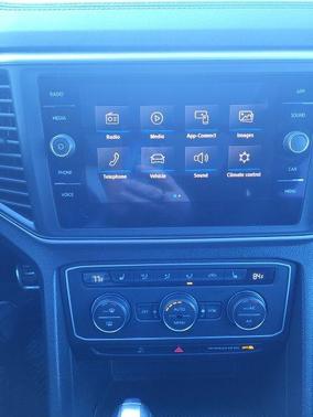 2020 Volkswagen Atlas Cross Sport 3.6L V6 SE w/Technology R-Line