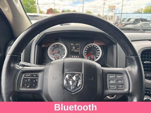 Brilliant Black Crystal Pearlcoat 2019 RAM 1500 Express