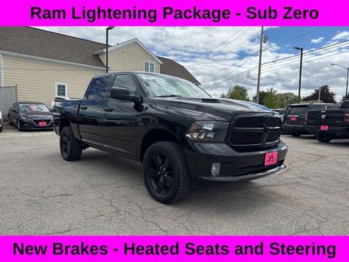 Brilliant Black Crystal Pearlcoat 2019 RAM 1500 Express