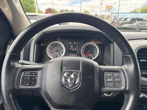 Brilliant Black Crystal Pearlcoat 2019 RAM 1500 Express