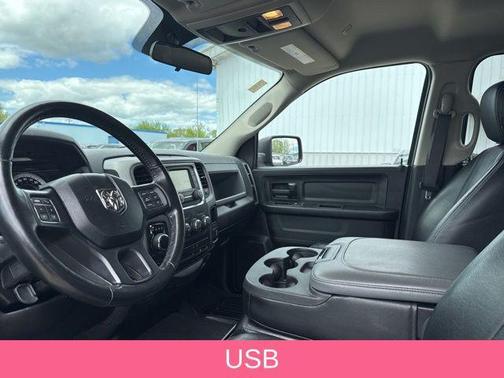 Brilliant Black Crystal Pearlcoat 2019 RAM 1500 Express