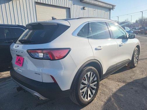 2022 Ford Escape Titanium