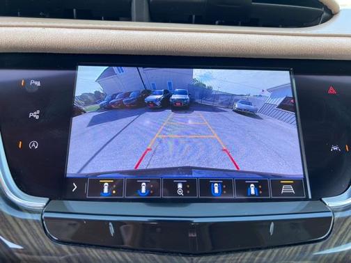 Photo 3 of 36 of 2020 Cadillac XT6 Sport AWD