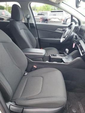 Fusion Black 2023 Kia Sportage LX