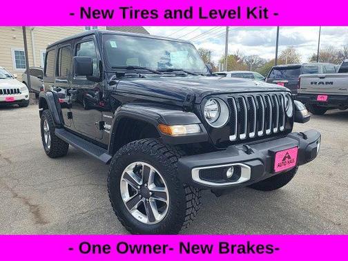Black Clearcoat 2021 Jeep Wrangler Unlimited Sahara