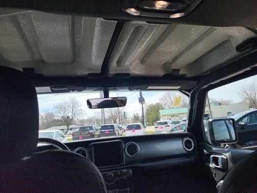 Black Clearcoat 2021 Jeep Wrangler Unlimited Sahara
