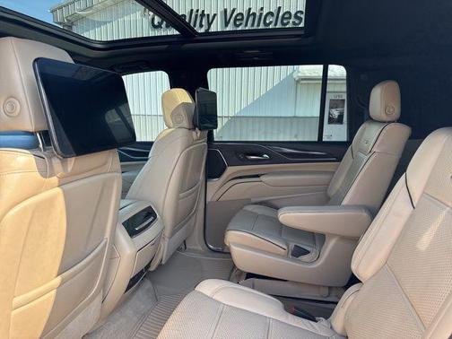 Crystal White Tricoat 2021 Cadillac Escalade ESV Premium Luxury