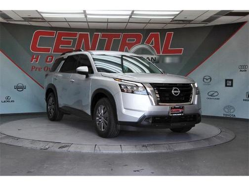 2022 Nissan Pathfinder SV