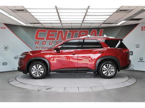 2023 Nissan Pathfinder SL
