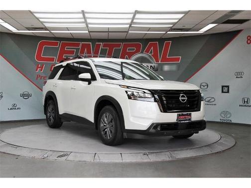 2024 Nissan Pathfinder SV