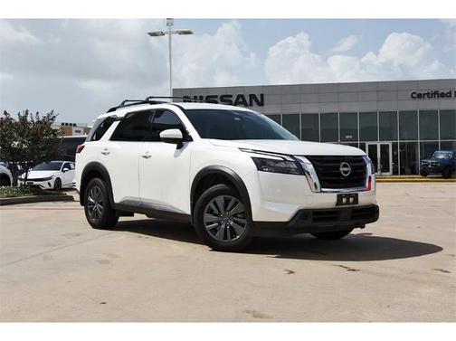 2024 Nissan Pathfinder SV