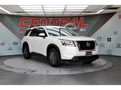 2024 Nissan Pathfinder SV