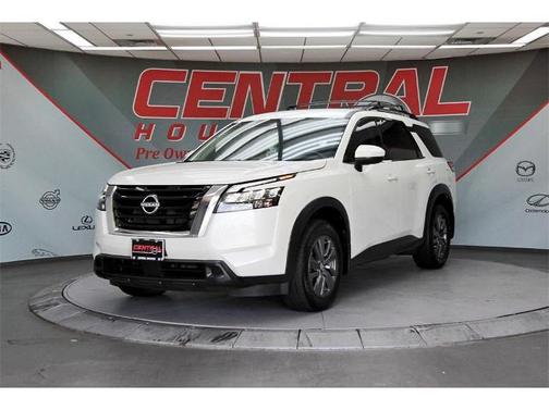 2024 Nissan Pathfinder SV