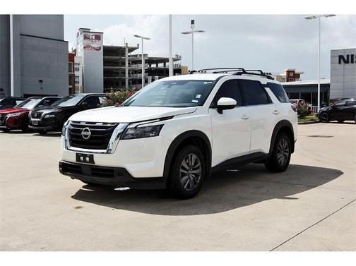 2024 Nissan Pathfinder SV