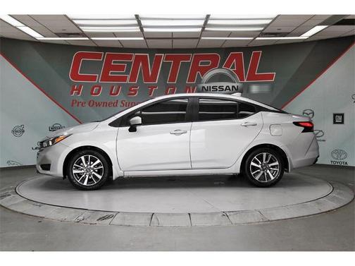 2024 Nissan Versa 1.6 SV