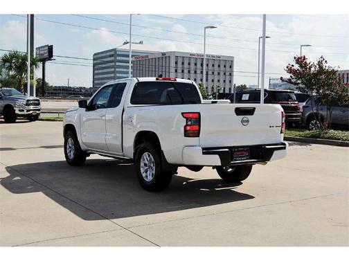 2024 Nissan Frontier SV
