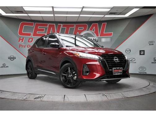 2023 Nissan Kicks SR