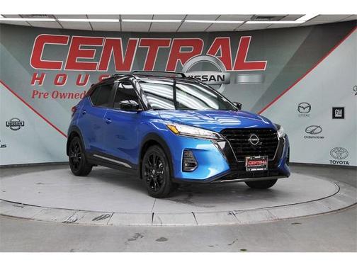 2023 Nissan Kicks SR
