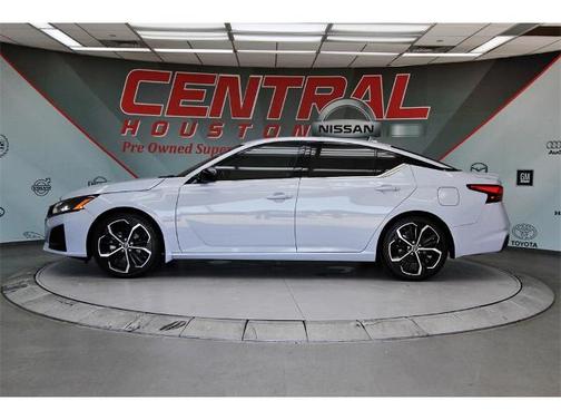 2023 Nissan Altima 2.5 SR