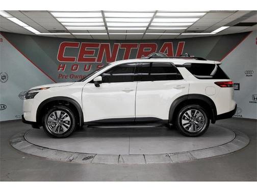 2024 Nissan Pathfinder SV