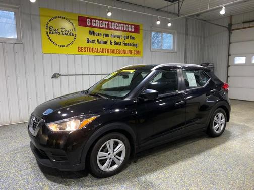 Black 2018 Nissan Kicks SV