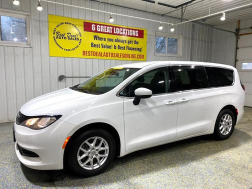 2022 Chrysler Voyager LX