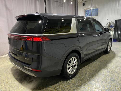 2023 Kia Carnival LX