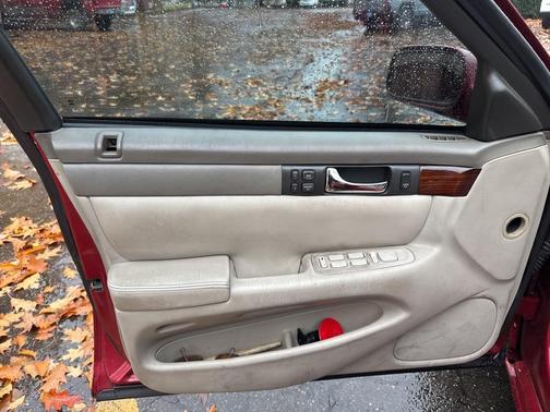 2003 Cadillac Seville Base